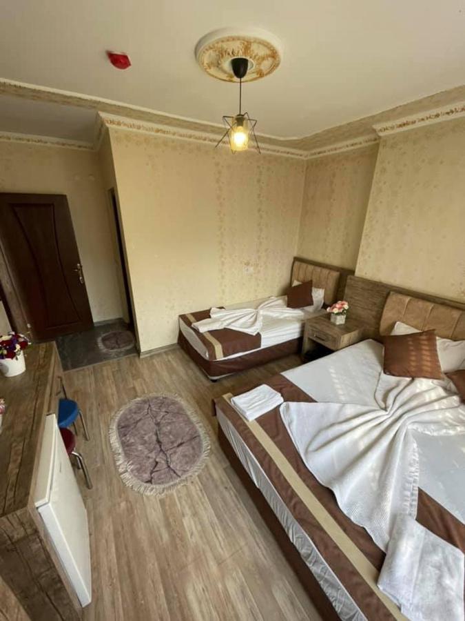 Отель Oezguer